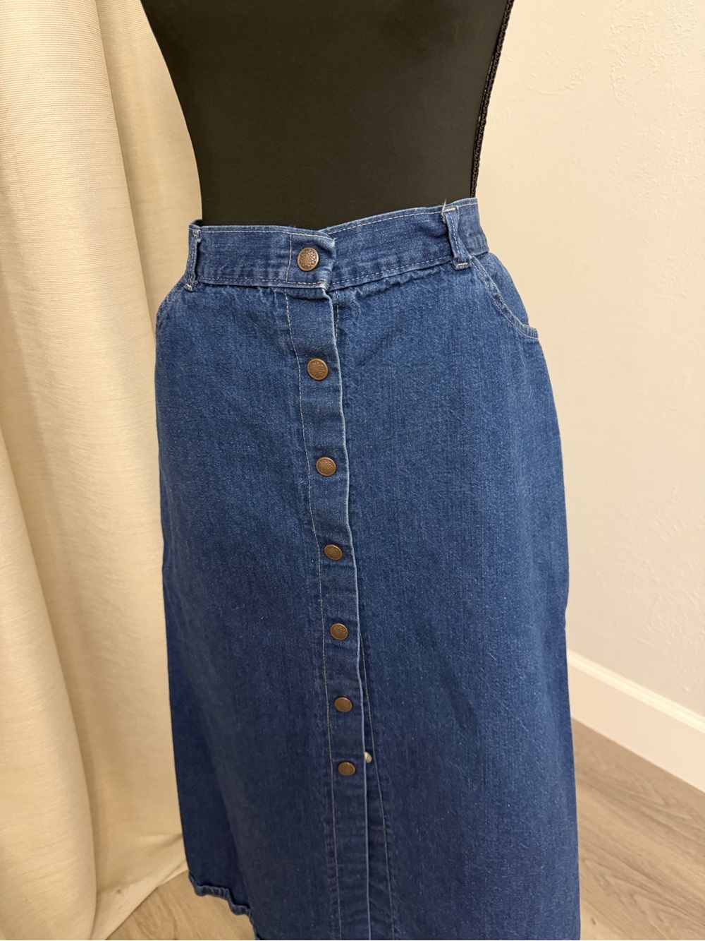 Vintage Button-Front Maxi Denim Skirt in Deep Blue